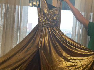 فستان سواريه ذهبي للبيع
