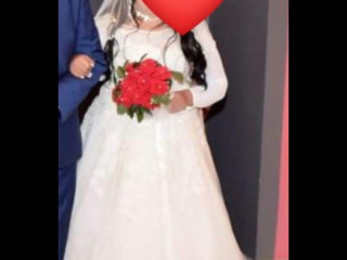 فستان زفاف اوف وايت مطرز للبيع