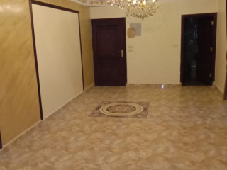 شقة للايجار في حي الهرم بشارع المطبعة فيصل