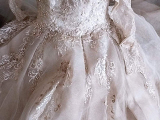 فستان زفاف استعمال خفيف للبيع