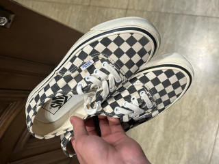 شوز حريمي ماركة vans للبيع