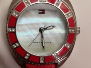 ساعة تومي هيلفيغر حريمي للبيع