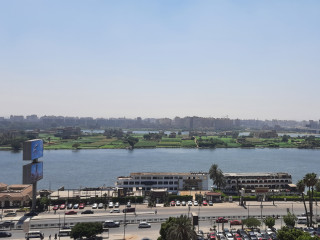 شقة للايجارتطل علي النيل مباشرة فيو متميز