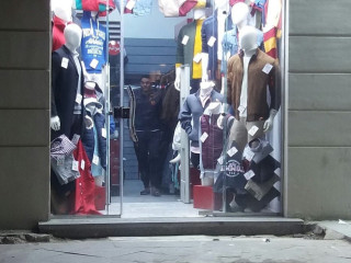 محل ملابس للبيع في ميدان طلعت حرب وسط البلد